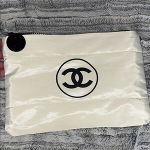 CHANEL new with tag White and Black pouch Logo Zip Pouch clutch bag